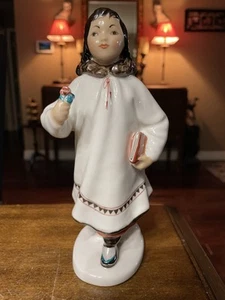 7.5" Lomonosov Porcelain Figurine "Yakut Girl With Flower" Made in USSR - Bild 1 von 10