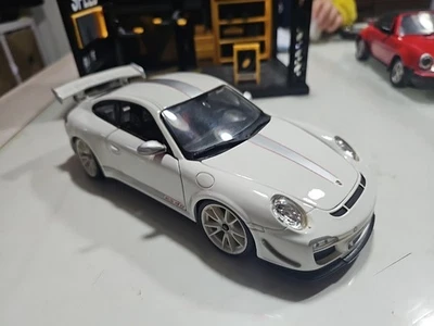MODELLINO AUTO STATICO BURAGO PORSCHE 911 GT3 RS 4.0 2012 BIANCO SCALA 1/18 - Immagine 1 di 4