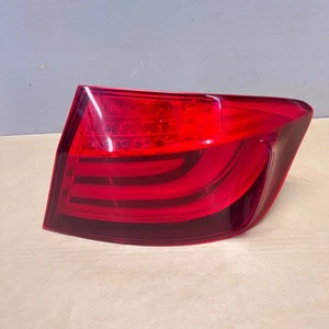 11-13 BMW 528i 535i 550i M5 F10 RIGHT PASSENGER OUTER TAIL LIGHT LAMP TAILLIGHT - Picture 1 of 6