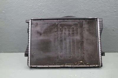 Radiador BMW 540i con cubierta de ventilador E39 97-99 OEM 1 435 063-04 Foto 1 de 4