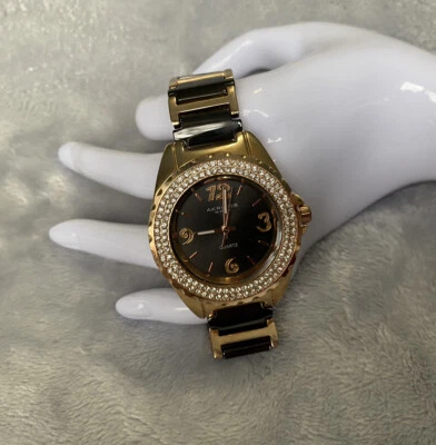 Relógio feminino Akribos XXIV dourado pavê pulseira cerâmica preta quartzo analógico - Imagem 1 de 4