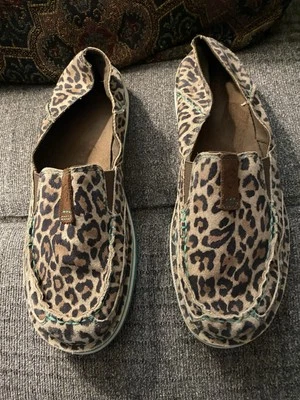 Mocasín para mujer Ariat de cuero con estampado de leopardo talla 10B Foto 1 de 4