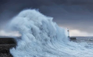 Fototapete - STÜRMISCHES MEER - (1406J) - VLIES - Tapete - Große Welle Leuchtturm XXL - Bild 1 von 1