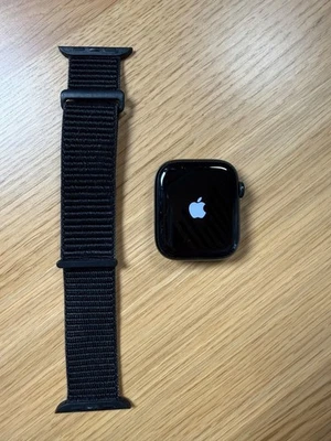 Apple Watch Series 7 (45mm, GPS) – Green Aluminium – Great Condition - Image 1 of 4