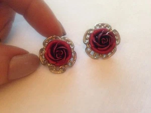 wunderschöne CLIP ON versilberte rote ROSE echt antik Vintage OHRRINGE - Bild 1 von 2
