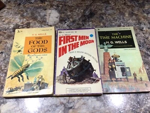 H.G. Wells Lot Of 3 Vintage Paperback Books 1960's Airmont Classics Time Machine - Imagen 1 de 4