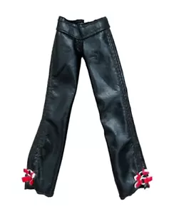 Y2K Bratz Puppenkleidung CLOE GIRLZ REALLY ROCK schwarz Kunstleder NUR HOSE - Bild 1 von 5