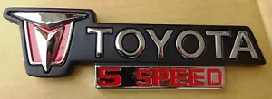 TOYOTA HILUX RN55 YN56 P/U UTE MODEL 1985 88 FRONT GRILLE MASK BADGE EMBLEM - Picture 1 of 6