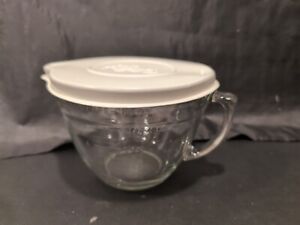The Pampered Chef Glass Batter Measuring Bowl w/Lid  2 Qt / 8 Cup