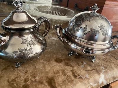 Antiguo Plato Cuádruple Plata Meriden 2 Piezas Patrón Floral Foto 1 de 2