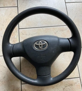 Toyota Aygo I Bj.06 orig. Lenkrad 3-Speichen Standard komplett SSCGS12001840 - Bild 1 von 11