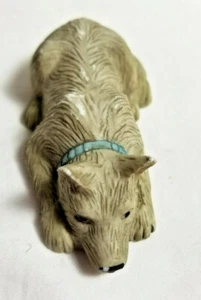 Estatuilla acostada de porcelana Tiny Terrier cachorro perro mascota 3" de largo gris negro 1992 - Imagen 1 de 6