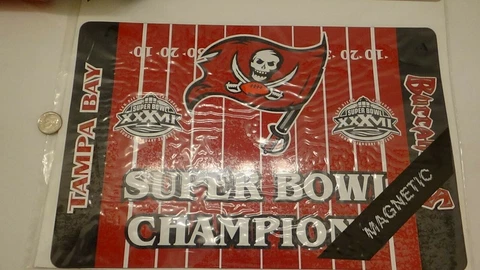 Tampa Bay Buccaneers Super Bowl XXXVII CHAMPS Car Magnet NEW IN PACKAGE Cover