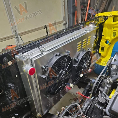 For 73-87 Chevy C10 C20 C30 K10 K20 GMC Truck 3 Row Aluminum Radiator+Shroud Fan — 第 1/4 张图片