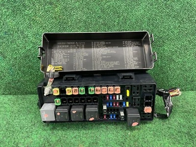 2014-2015 Chrysler 300 3.6l Engine Fuse Relay Junction Box OEM 16238BZ - Image 1 of 4