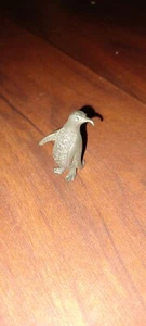 Sehr niedliche Kathedrale Zinn Miniatur schlanke Pinguin Statue 1 3/4 kostenloser Versand - Bild 1 von 1