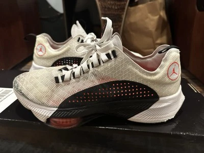 耐克 Air Jordan Zoom Renegade 鞋 白色 红色 黑色 男式 尺码 11.5 — 第 1/4 张图片