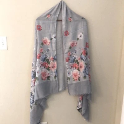 Floral cottage core shawl scarf pink gray blue flowers & metallic accents 36x72” - Image 1 of 4