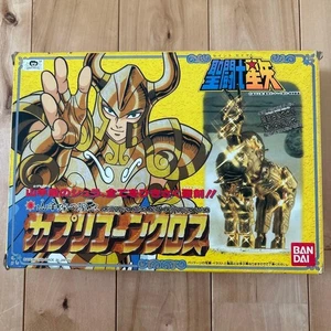 Figura de tela dorada Bandai Saint Seiya Capricornio modelo Cruz de Capricornio de colección - Imagen 1 de 4