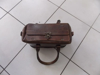 ancienne petite sacoche en cuir - Photo 1/4