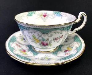 Northumbria LOWESTOFT Tea Cup & Saucer Hand Painted Gold Trim Made in England - Picture 1 of 10