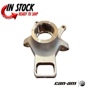 CAN AM LEFT REAR PASSENGER KNUCKLE 2022-2024 MAVERICK X3 OEM 706005410 - Bild 1 von 6