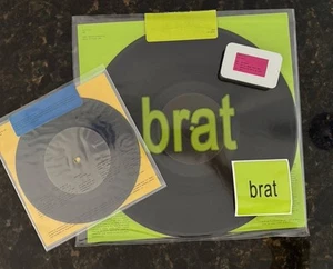 CHARLI XCX - Brat Black Vinyl mit Club Classics / B2b 7". Plus Von Dutch USB - Bild 1 von 5