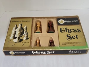 Vintage Gallant Knight Chess Set 3.5 in Florentine Weighted Felted Pieces w/Box - Picture 1 of 9
