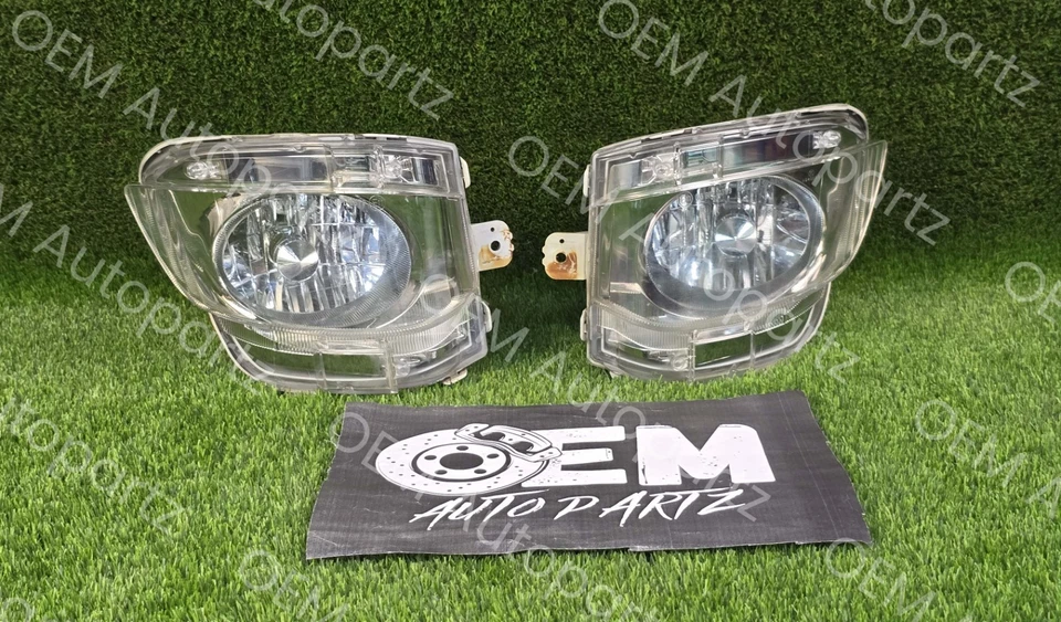 2010-2012 Lexus LS460 LS460L Fog lights pair Factory Left and Right Oem used - Image 1 of 4