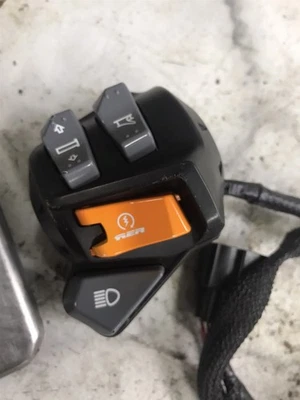 19 Interruptor de arranque y controles Ski-Doo Renegade Adrenaline 900 Ace Turbo 137"  Foto 1 de 4