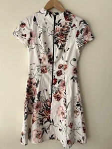 CUE Cream Multi-coloured floral Print Fit n Flare Dress Size 6 RRP $269.00 - Picture 1 of 2