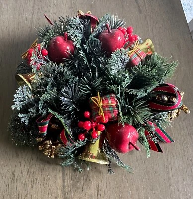 Centro de mesa vintage de plástico para velas de Navidad con campanas, manzanas, regalos Foto 1 de 4