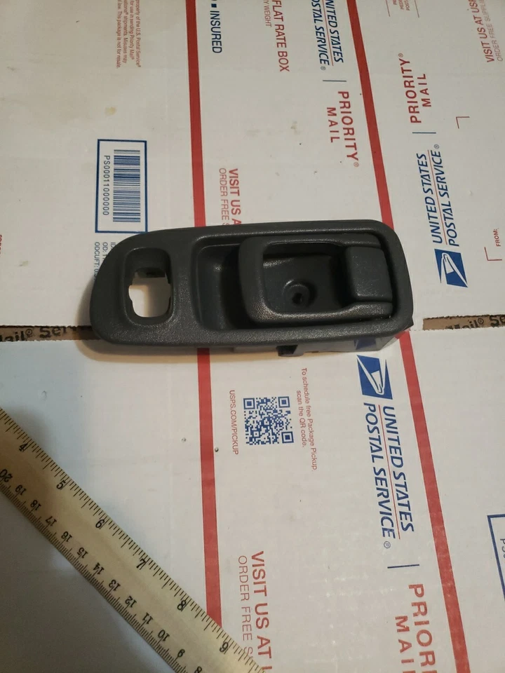 Nissan Xterra 2004 conjunto de cerradura de puerta derecha con bisel Foto 1 de 4