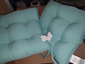 2 x Kissen Perfect Hellblau Innen Outdoor Stuhl Sitzkissen getuftet 45x45cm - Bild 1 von 4