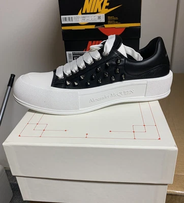 Zapatillas Alexander McQueen Para Hombre Deck Plimsol Talla 10.5 EE. UU./44 UE Blanco Negro Foto 1 de 4