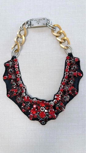Collana Prada tono oro 55 cm con pietre di perline abbellimenti