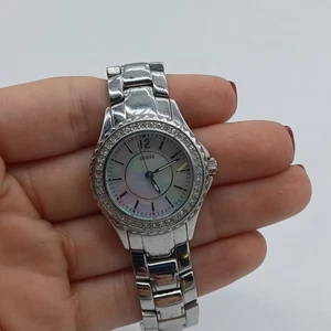 Guess 195273L1 Perlmutt Damenuhr - Bild 1 von 5