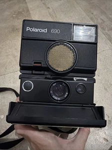 Vintage Foldable Polaroid 690 SLR Point & Shoot Instant Film Camera - Picture 1 of 19