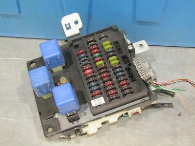 1996-1999 Infiniti I30 OEM bloco de painel de fusíveis interior 96 97 98 99 - Imagem 1 de 4