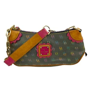Bolso de mano Dooney & Bourke para mujer gris rosa estampado de firma vintage  Foto 1 de 4
