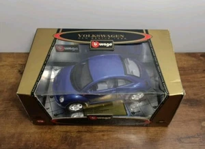Burago VW Volkswagen New Beetle from 1998 Gold Collection 1/18 Scale - Picture 1 of 11