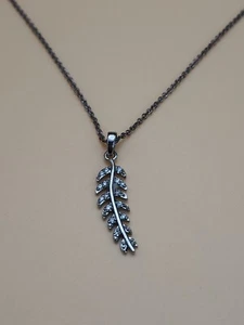 Vtg BANANA REPUBLIC Signed Floating Feather Silver Tone Necklace FREE $HIPPING!! - Picture 1 of 8