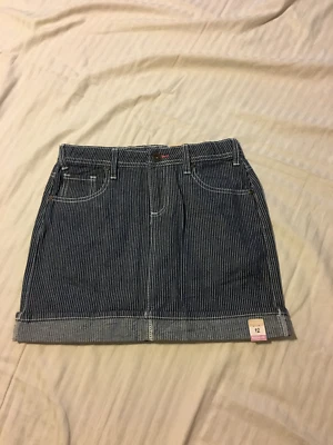 Jeans Arizona: pantalón corto estilo niña, cintura ajustable: azul/blanco a rayas, 12 Foto 1 de 4