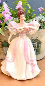 Beautiful Vintage Lenox "Ivory First Waltz" Lady Figurine-Handcrafted in Malaysi - Picture 1 of 7