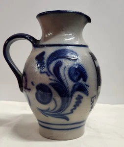 Vintage deutsche Handarbeit Salz glasiertes Steinzeug blau Wirbel Krug-signiert 7,5" - Bild 1 von 8