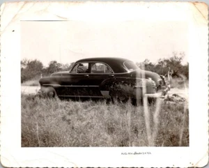 Vintage altes Foto: Altes 40er Jahre Auto am Straßenrand Foto aufgenommen 1954 in S.A. Texas. - Bild 1 von 2