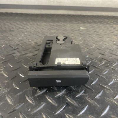 AUDI A3 2010 compartimento de almacenamiento de monedas 8P0941561H Foto 1 de 4