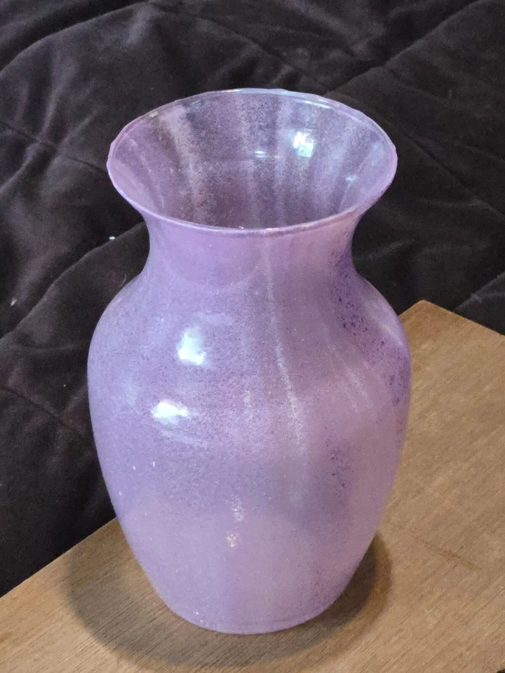 Розовая/фиолетовая матовая декоративная стеклянная ваза -7 дюймов высотой 4 дюйма шириной - Изображение 1 из 4