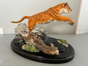 Statuina vintage Lenox fiume della tigre scultura maestosa 2003 salta fuori dall'acqua - Foto 1 di 6