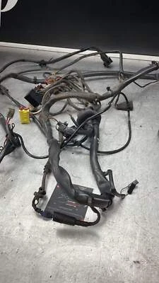 Arnés de cableado del compartimiento del motor Porsche 944 2.5 Turbo 1986, telar usado Foto 1 de 4